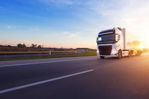 Entreprise pour dépannage de semi-remorque en panne sur l'autoroute vers Jonage