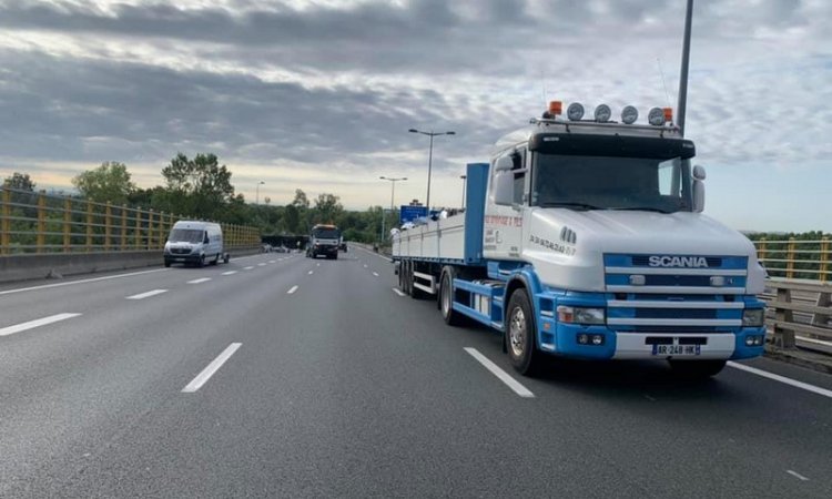 Relevage camion accidenté et nettoyage autoroute Meyzieu