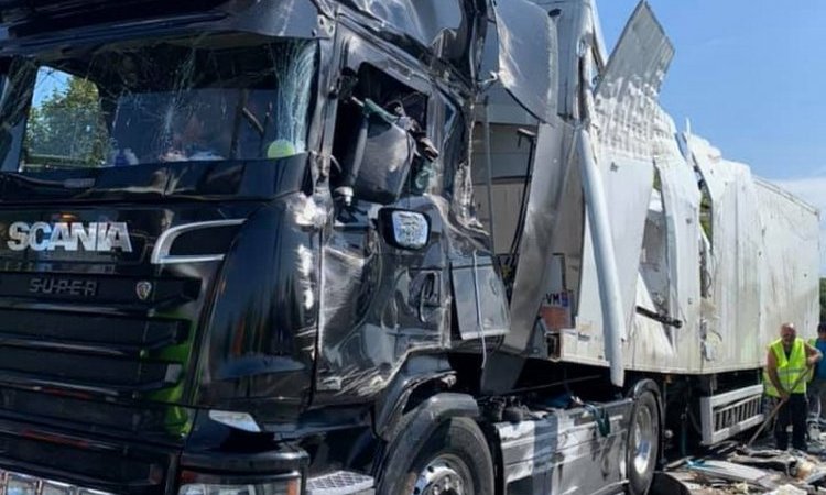 Relevage camion accidenté et nettoyage autoroute Meyzieu