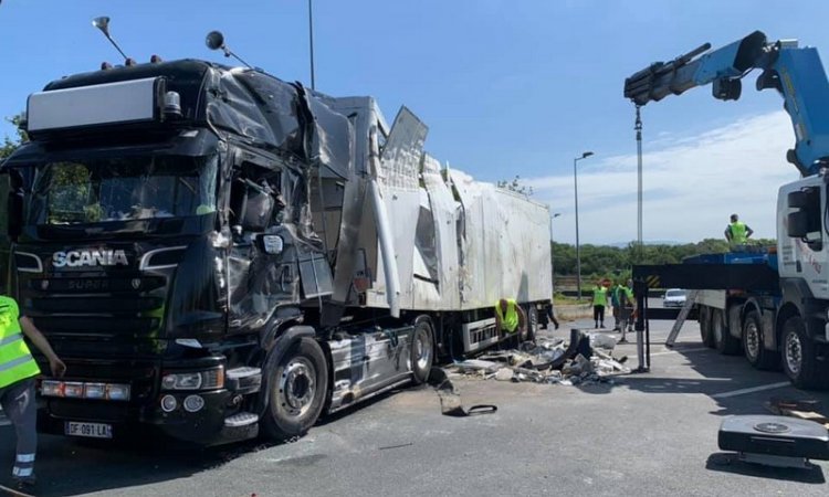 Relevage camion accidenté et nettoyage autoroute Meyzieu