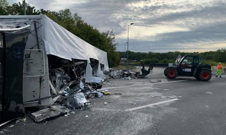 Relevage camion accidenté et nettoyage autoroute Meyzieu